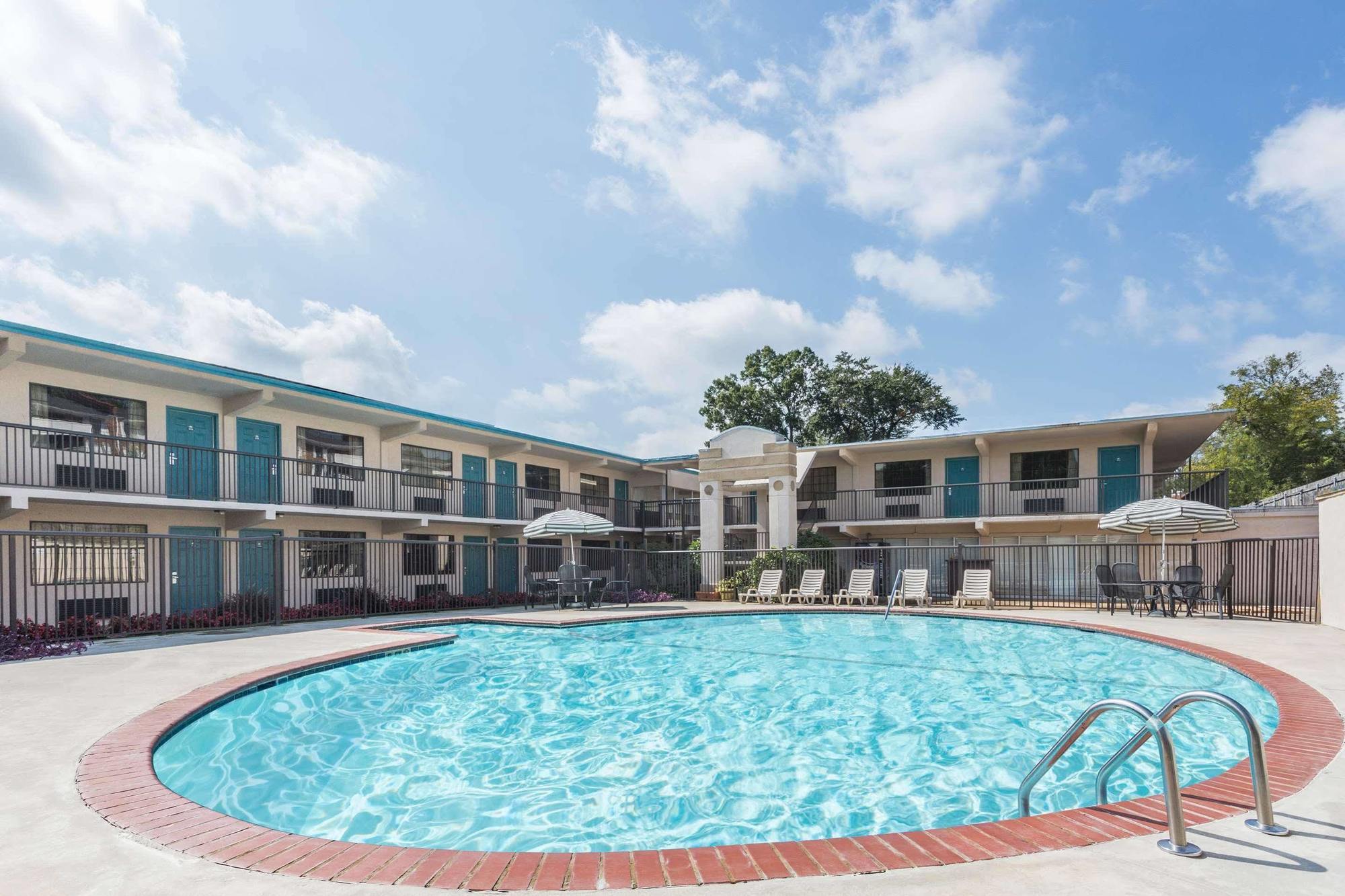 Days Inn By Wyndham Athens Buitenkant foto